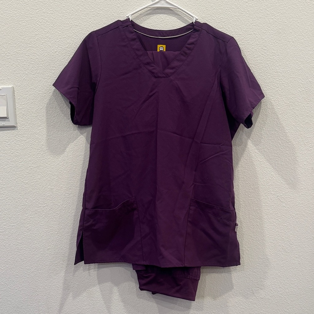 Wonder Wink 123 Women's Purple Scrub Set